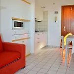 Experience The Breeze In Our Bright Flat ביביונה