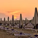 דירה Experience The Breeze In Our Bright Flat